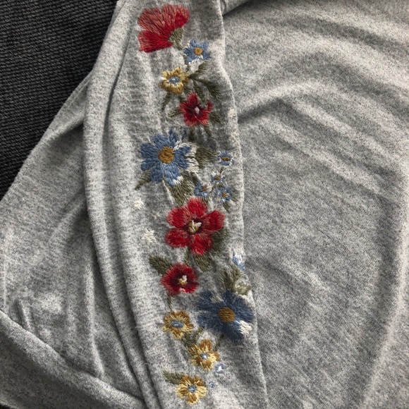 Ardene embroidered longsleeve - Picture 4 of 5